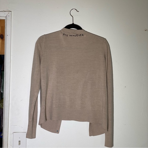 CB Design “Kiss Whoever” Beige Cardigan XL - Picture 6 of 7